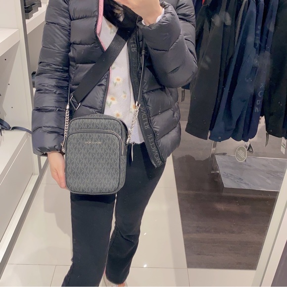 Michael Kors Jet Set Travel Flight Medium Logo Crossbody Bag in black signature - Picture 10 of 11